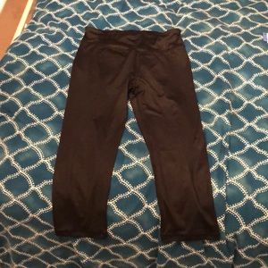black quarter length leggings
